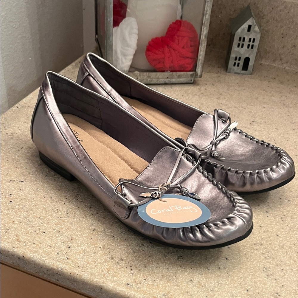 Coral Bay Women's Metallic Loafers with Chain Detail